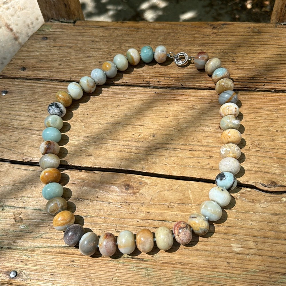 Signed LUC Knotted Agate Necklace - Picture 2 of 4